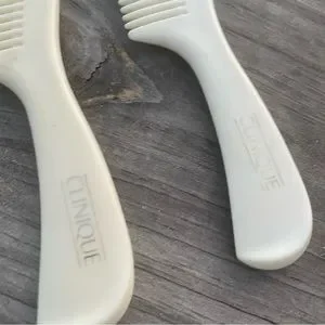 Clinique | Accessories | Clinique Hair Combs Vintage White  display picture 2